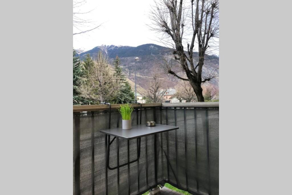 Appartement Cosy Proche De La Gare แซ็ง-ฌ็อง-เดอ-โมเรียน ภายนอก รูปภาพ